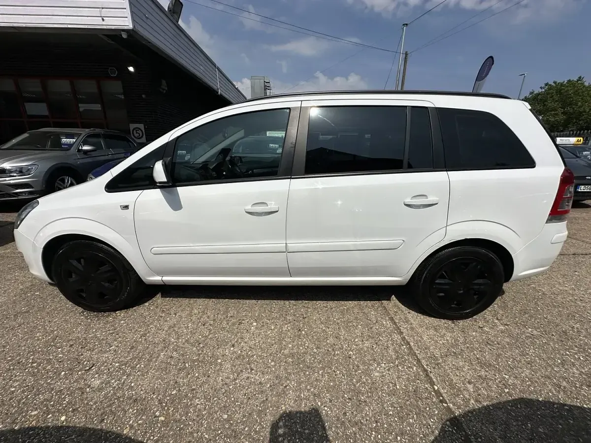 Used Vauxhall Zafira 115 HP (84 kW) 2013 White MPV
