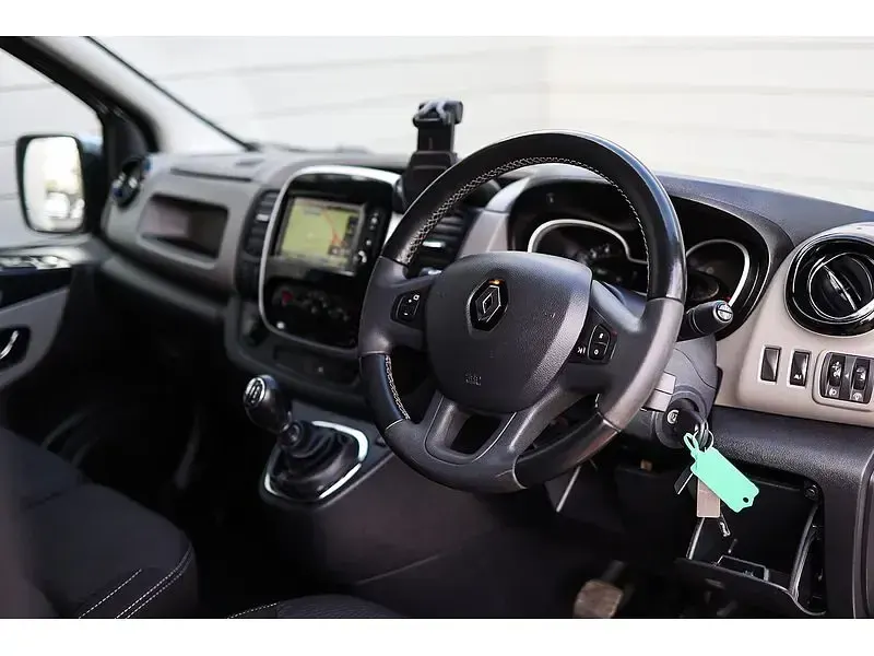 Used Renault Trafic 2019 Silver MPV