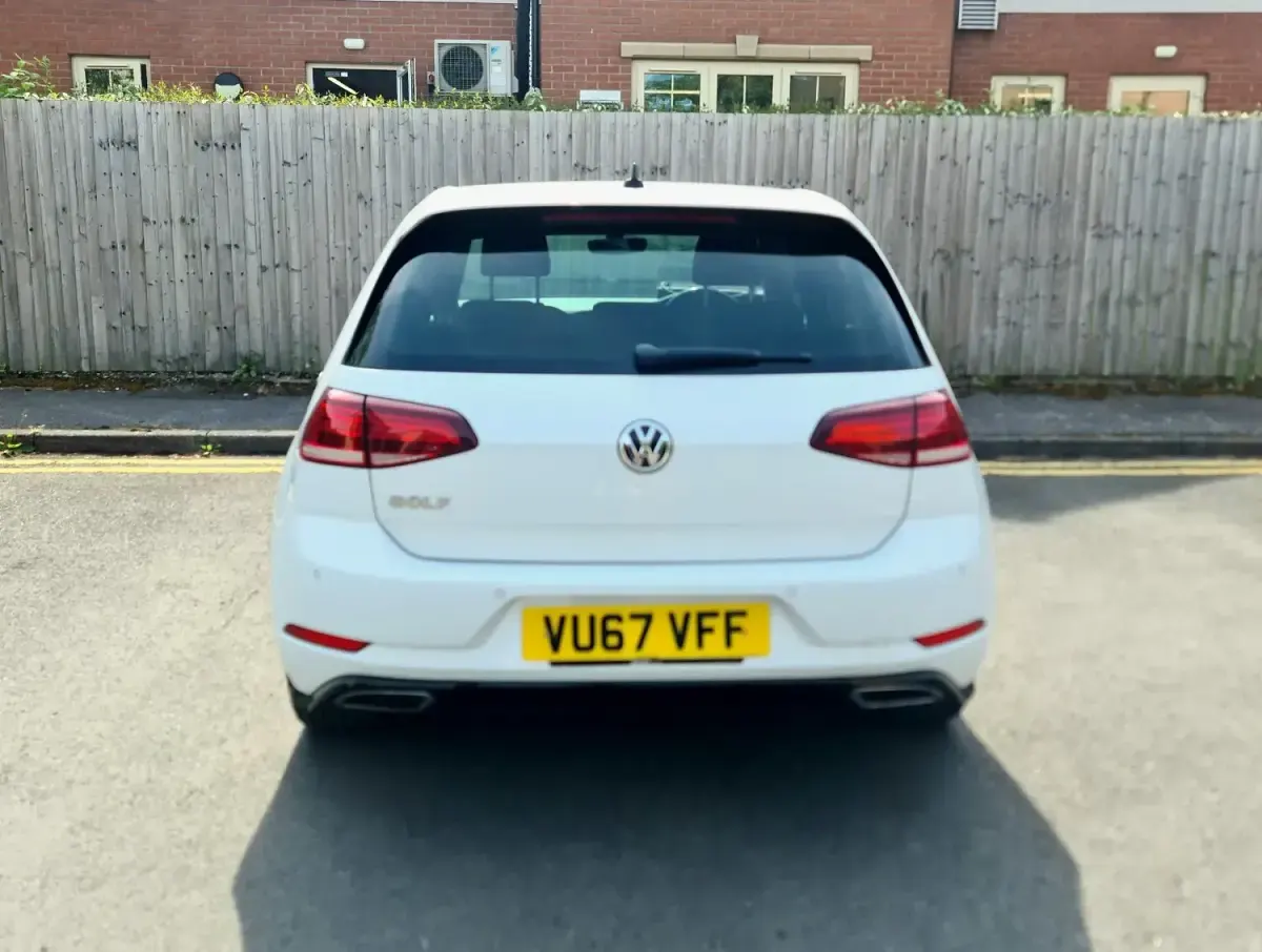 Used VW Golf VII R-line 150 HP (110 kW) 2017 White Hatchback