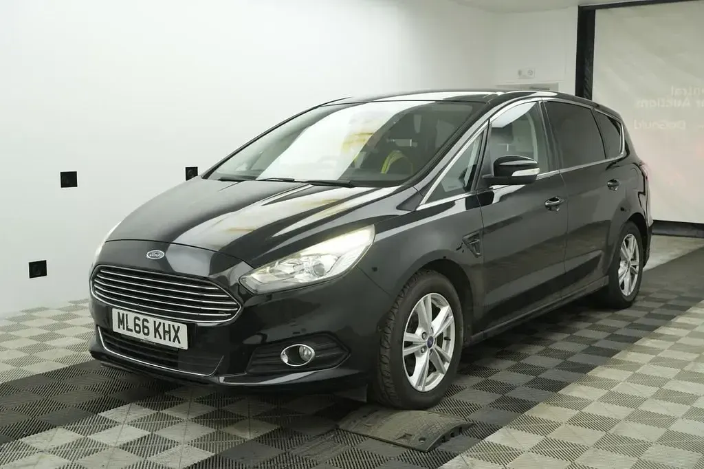 Usado Ford S-MAX Titanium 180 HP (132 kW) 2016 Preto Monovolume
