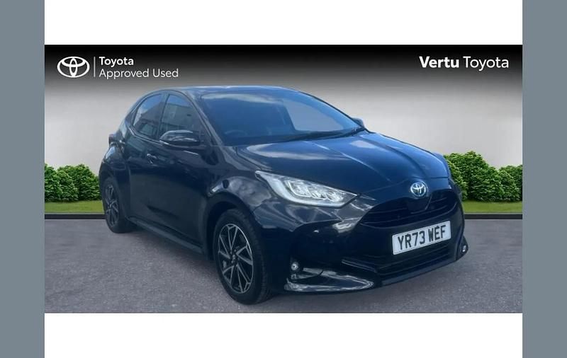 Used Toyota Yaris Hybrid Design 116 HP (85 kW) 2023 Black Hatchback