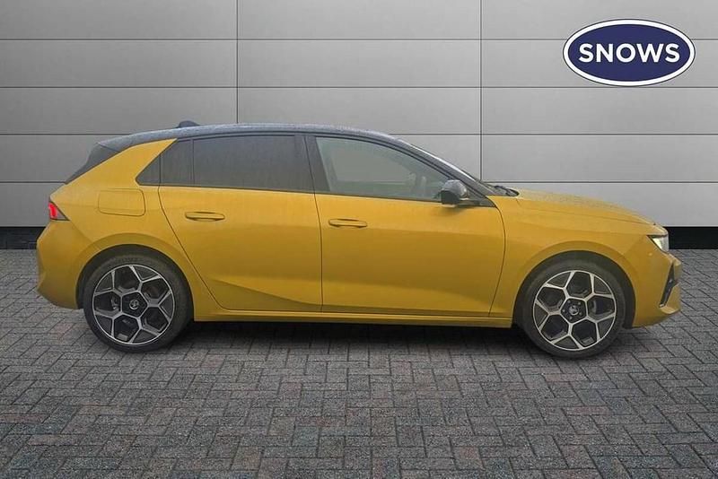 Used Vauxhall Astra Ultimate 131 HP (96 kW) 2024 Yellow Hatchback