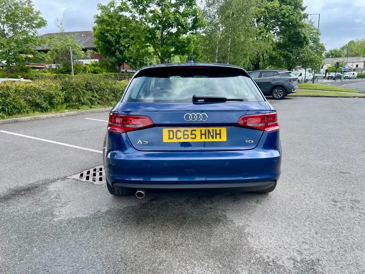 Begagnad Audi A3 Sport 110 HK (80 kW) 2015 Blå Halvkombi