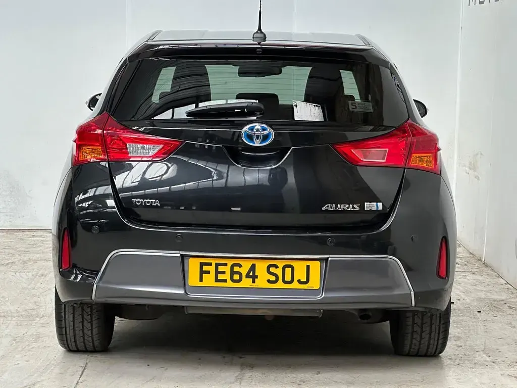 Used Toyota Auris Hybrid 136 HP (100 kW) 2014 Black Hatchback