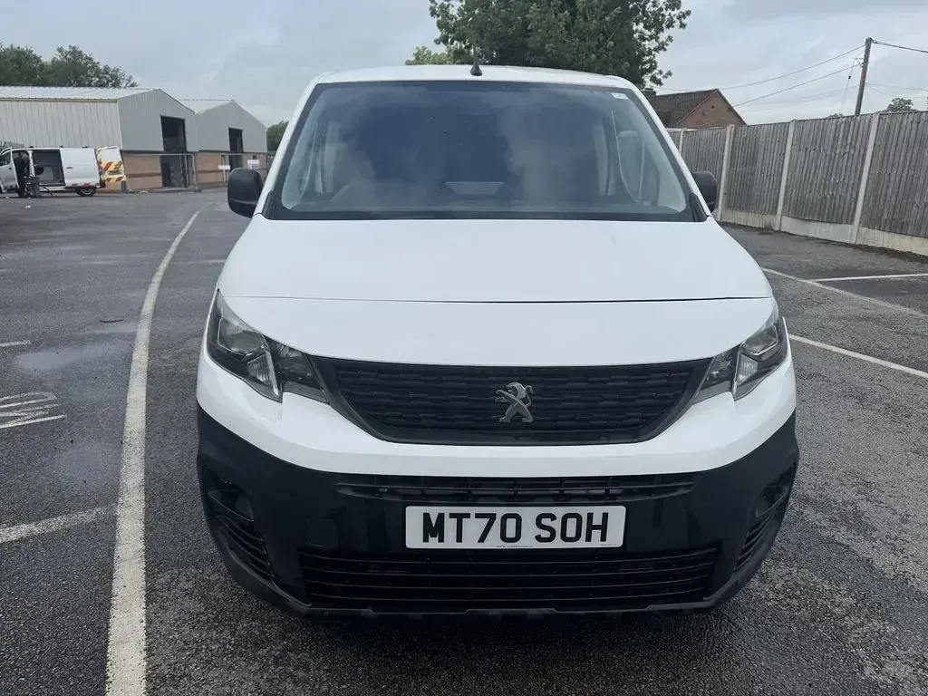 Used Peugeot Partner 131 HP (96 kW) 2021 White MPV