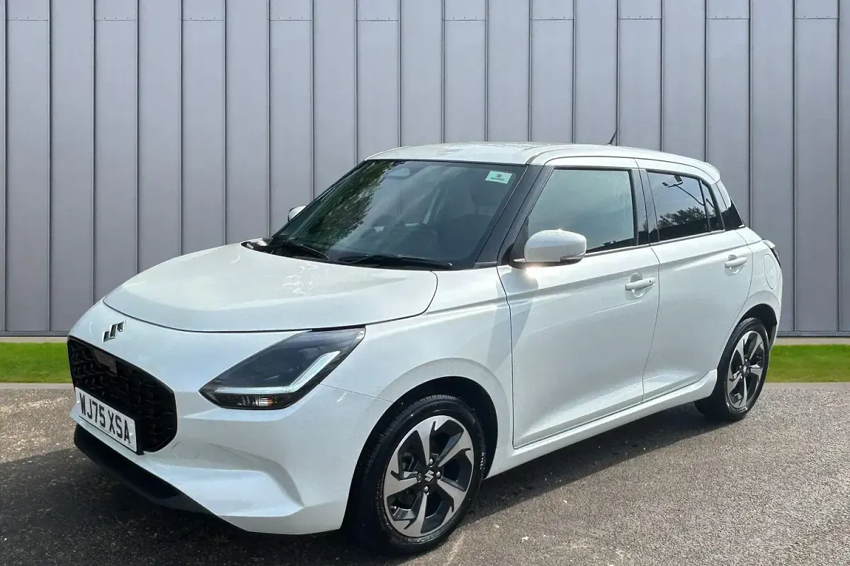 Used Suzuki Swift 2025 White Hatchback