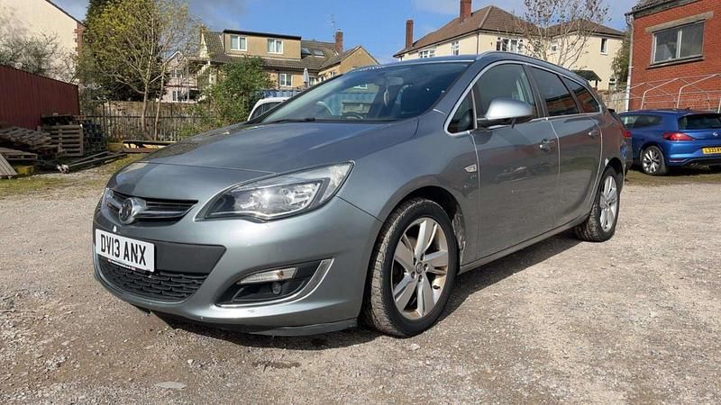 Used Vauxhall Astra SRi 2013 Silver Estate