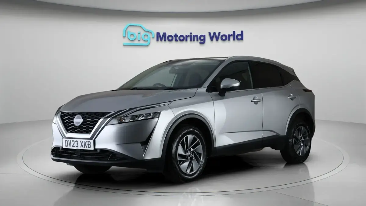 Used Nissan Qashqai Acenta Premium 158 HP (116 kW) 2023 Silver SUV