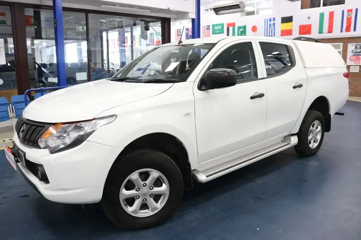 Used Mitsubishi L200 Top 150 HP (110 kW) 2017 White Pickup