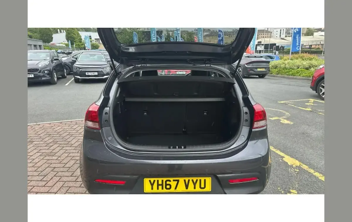 Used Kia Rio 99 HP (72 kW) 2018 Grey Hatchback