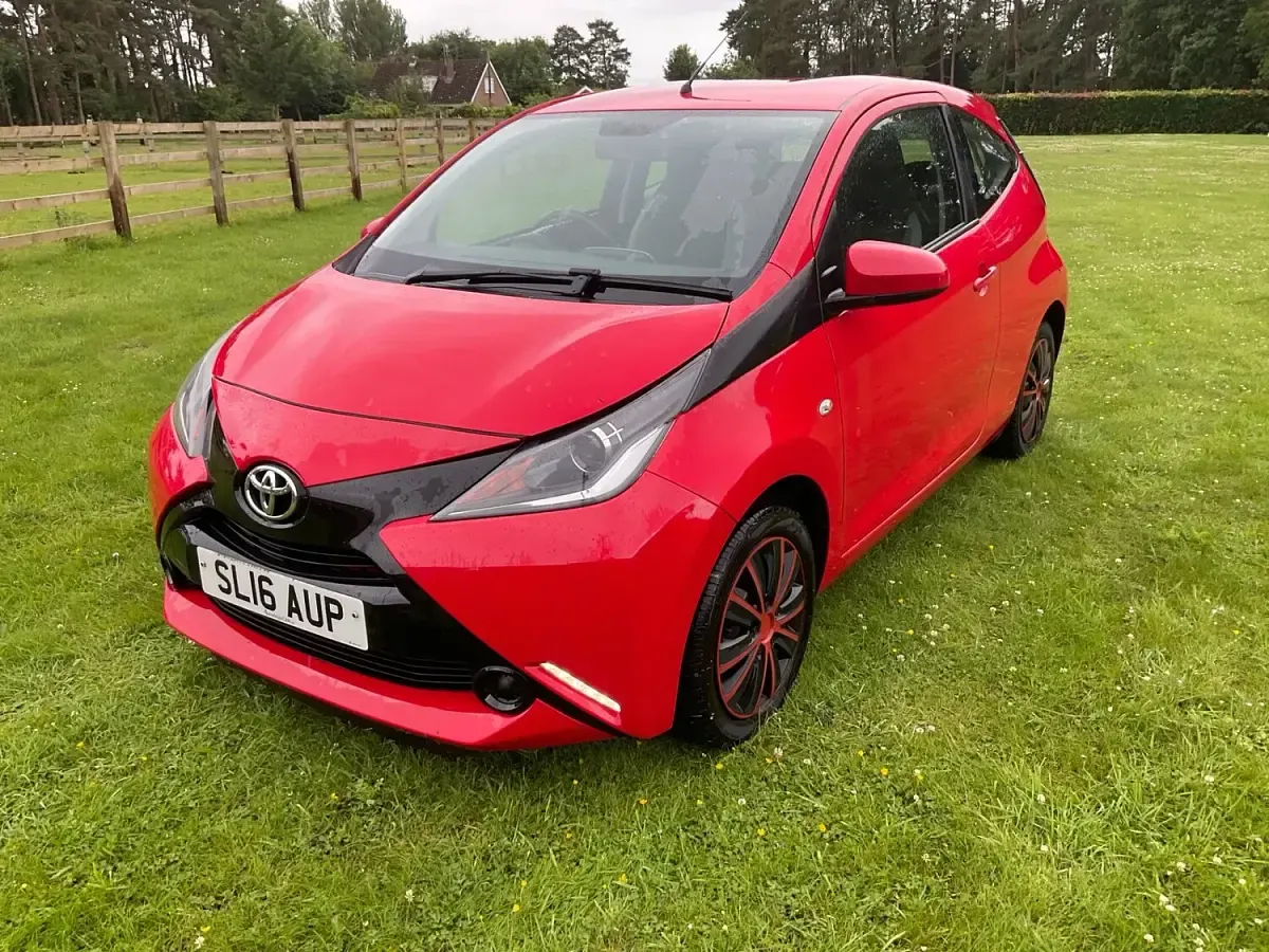 Used Toyota Aygo X-play 69 HP (50 kW) 2016 Red Hatchback