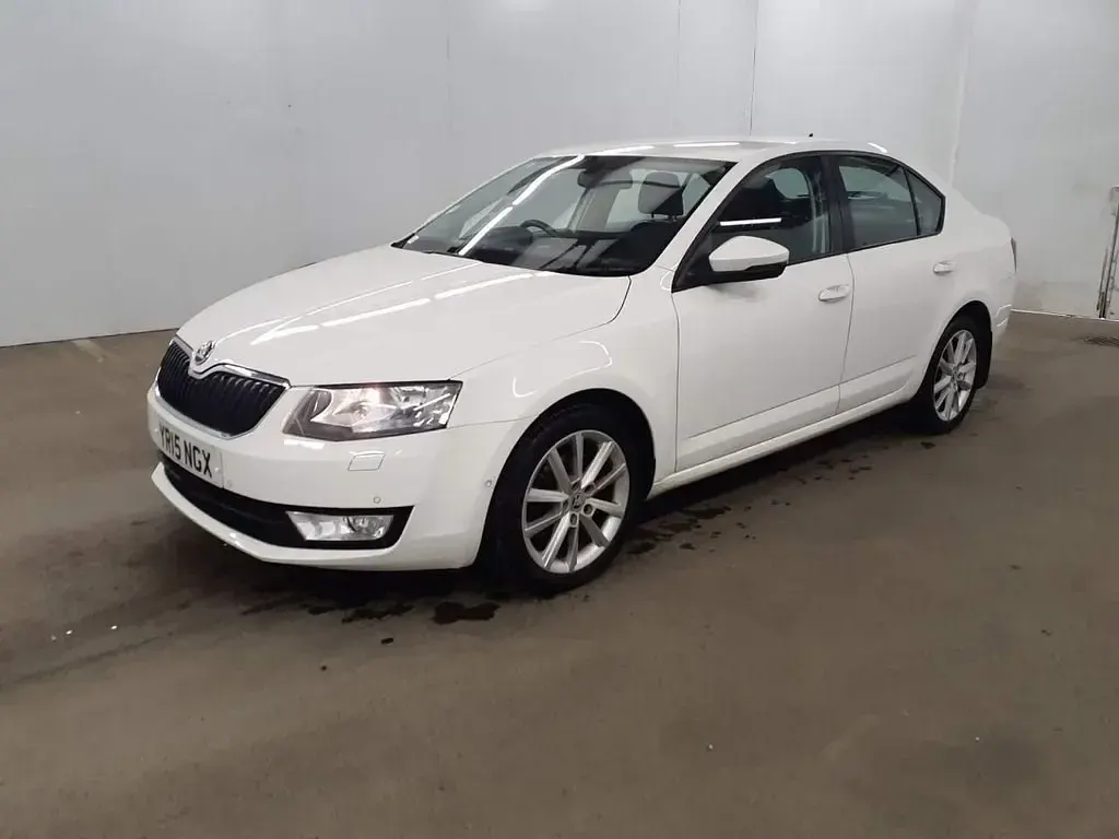 Begagnad Skoda Octavia Elegance 2015 Vit Kombi