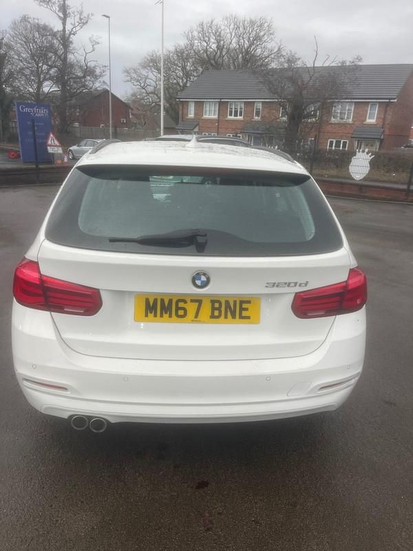 Begagnad BMW 320 Efficient Dynamics 2018 Vit Kombi