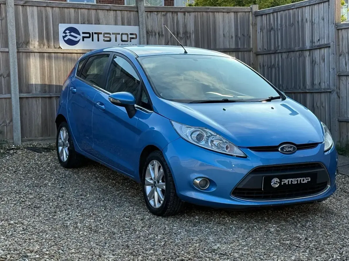 Usado Ford Fiesta Zetec 94 HP (69 kW) 2009 Azul Citadino