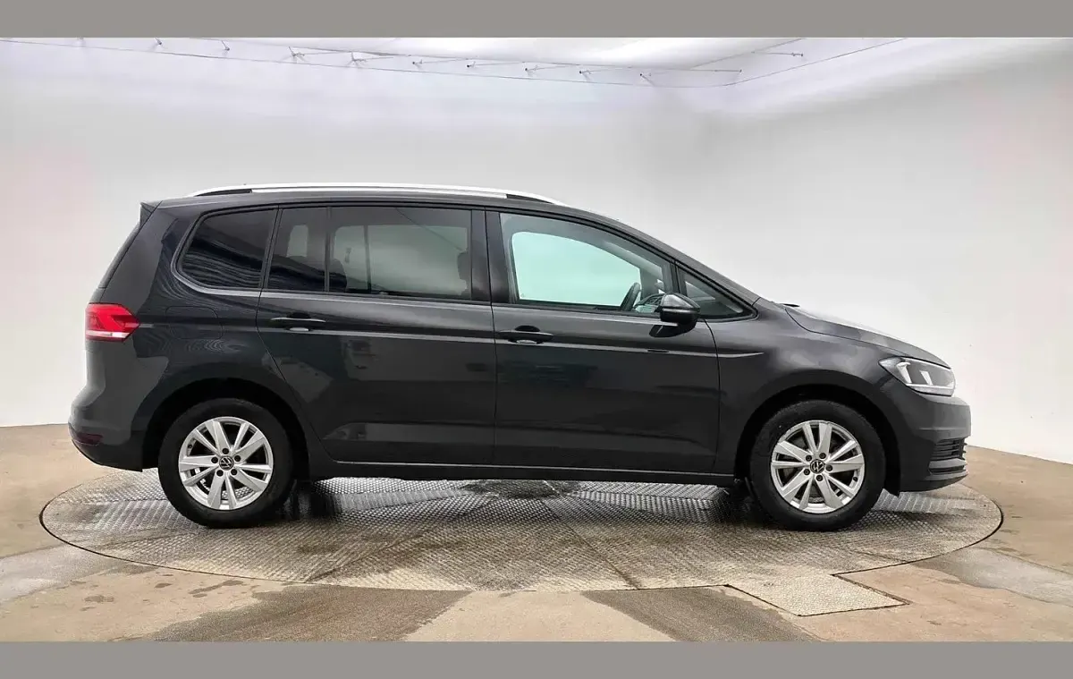 Used VW Touran Family 150 HP (110 kW) 2023 Grey MPV