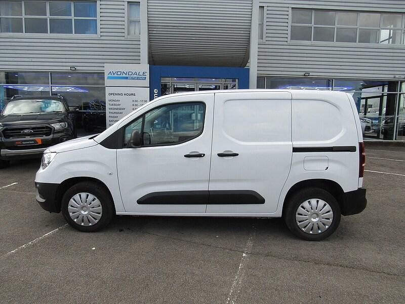 Second-hand Vauxhall Combo S 100 CP (73 kW) 2023 Alb Monovolum