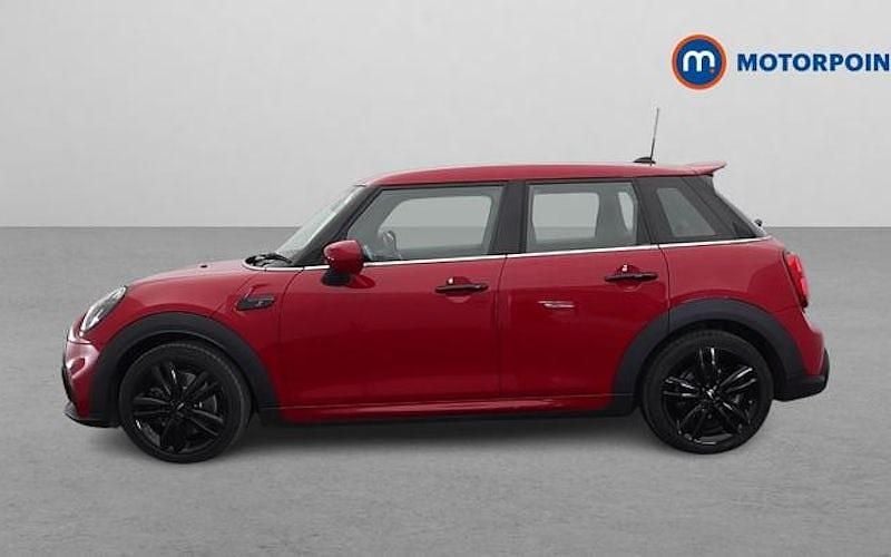 Begagnad Mini Cooper S Hatch 178 HK (130 kW) 2022 Röd Halvkombi