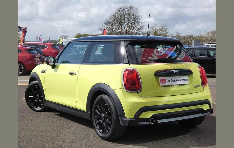 Used Mini Cooper Classic 134 HP (98 kW) 2022 Yellow Hatchback