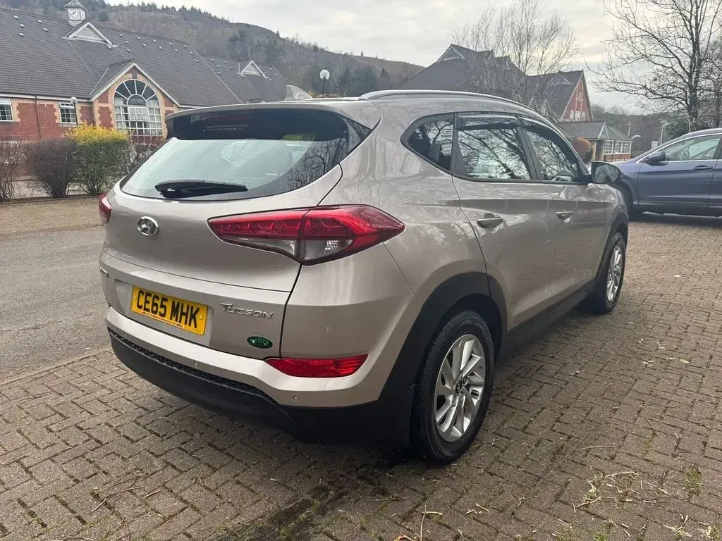 Used Hyundai Tucson SE 116 HP (85 kW) 2015 Beige SUV