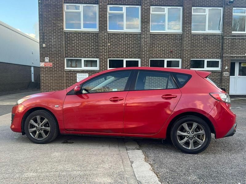 Begagnad Mazda 3 115 HK (84 kW) 2011 Röd Halvkombi