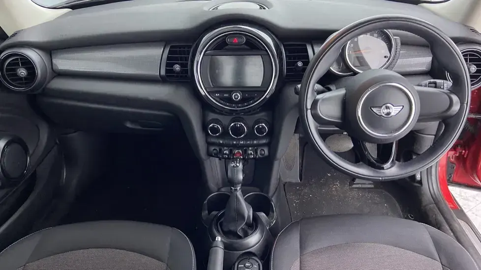 Used Mini ONE Hatch 102 HP (75 kW) 2016 Red Hatchback