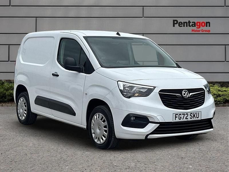 White Used 2022 Vauxhall Combo Sportive MPV | £9,995 (Good price) - Image 1/4