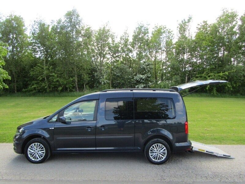 Blue Used 2020 VW Caddy Maxi Life Life MPV | £15,995 (Good price) - Image 1/3