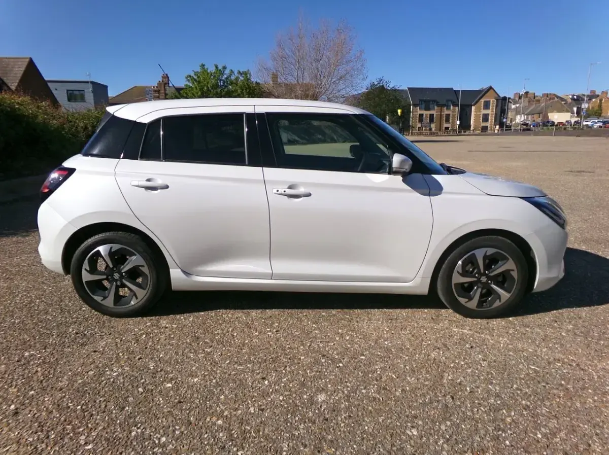 Używany Suzuki Swift 2025 Biały Hatchback