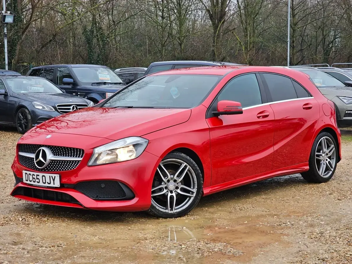Käytetty Mercedes A200 AMG line 2015 Punainen Viistoperä