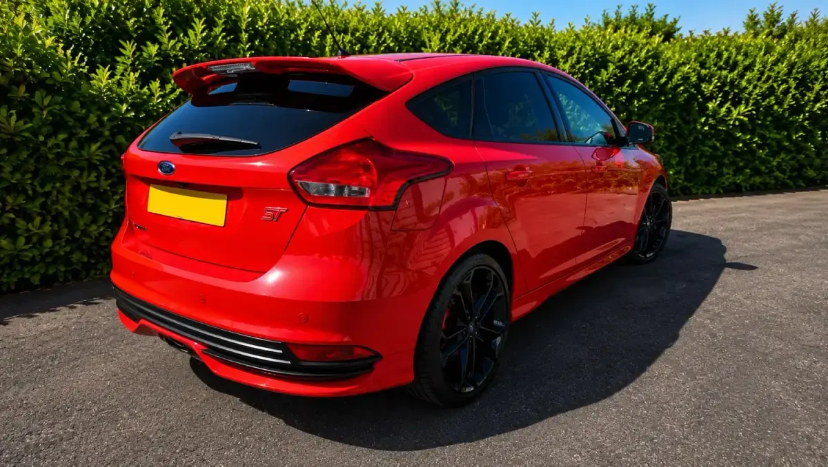 Używany Ford Focus ST 185 KM (136 kW) 2016 Czerwony Hatchback