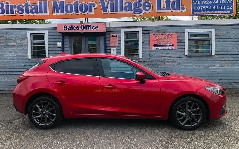 Used Mazda 3 150 HP (110 kW) 2015 Red Hatchback