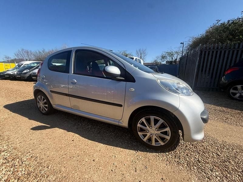Used Peugeot 107 Urban Move 68 HP (50 kW) 2007 Silver Hatchback