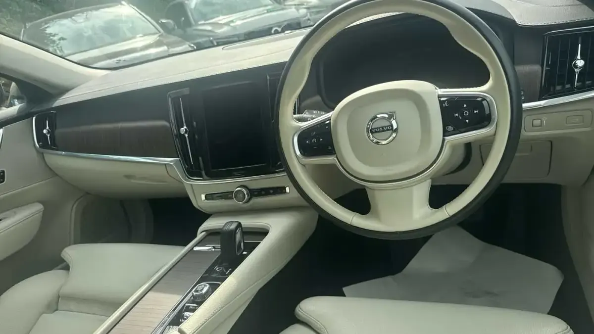 Used Volvo V90 CC 235 HP (172 kW) 2021 Blue Estate