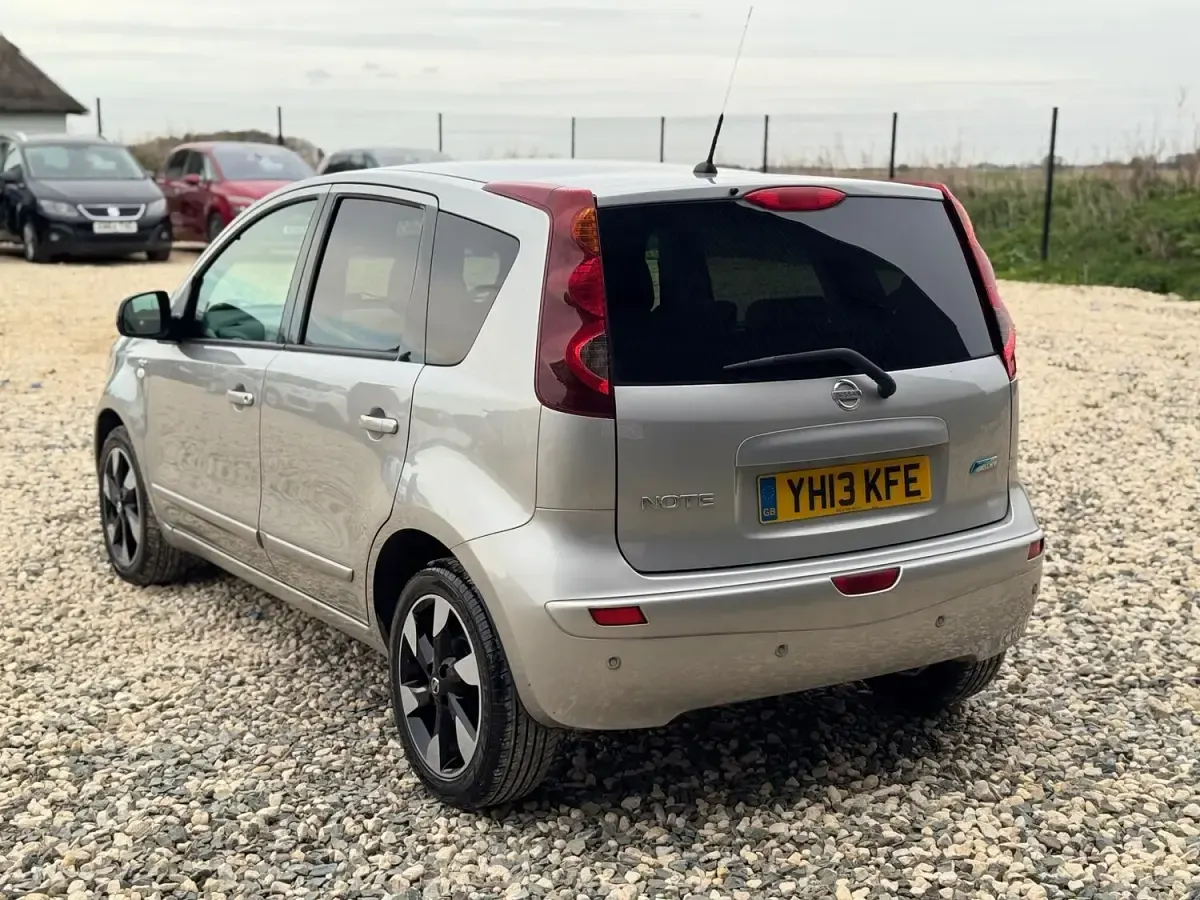 Used Nissan Note N-TEC 90 HP (66 kW) 2013 Silver Hatchback