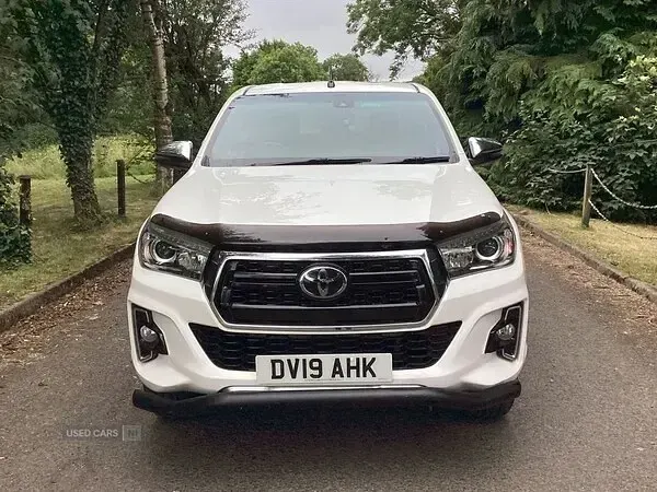 Used Toyota HiLux 150 HP (110 kW) 2019 White Pickup