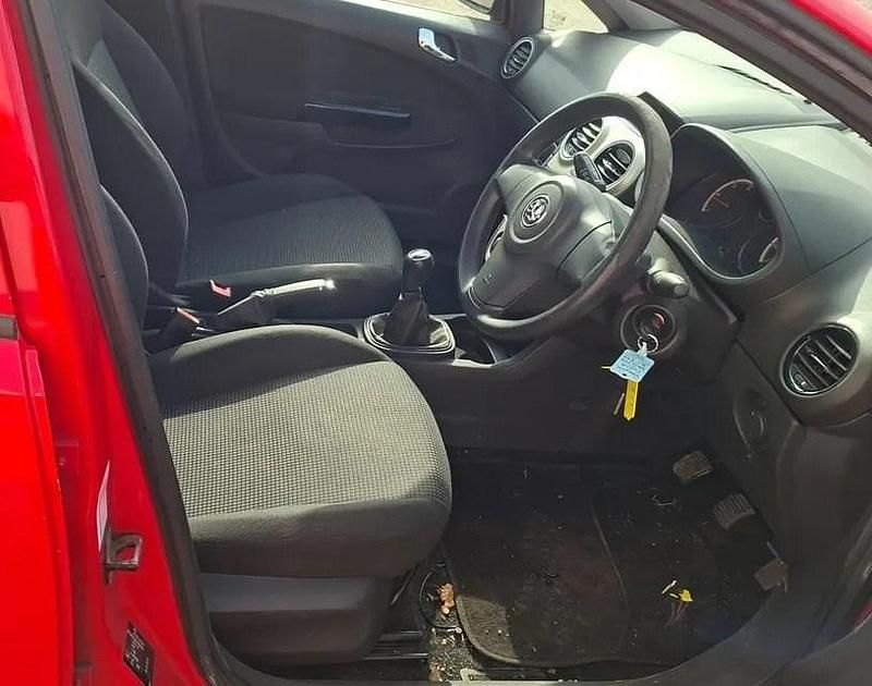 Second-hand Vauxhall Corsa Edition 2010 Roșu Hatchback