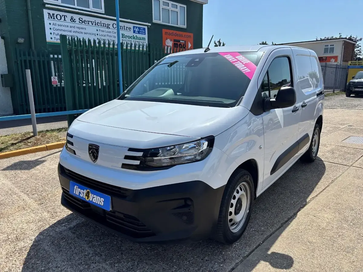 Used Peugeot Partner 100 HP (73 kW) 2024 White MPV