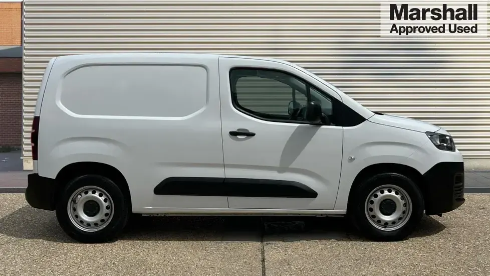 Used Citroën Berlingo 77 kW (105 HP) 2024 White MPV