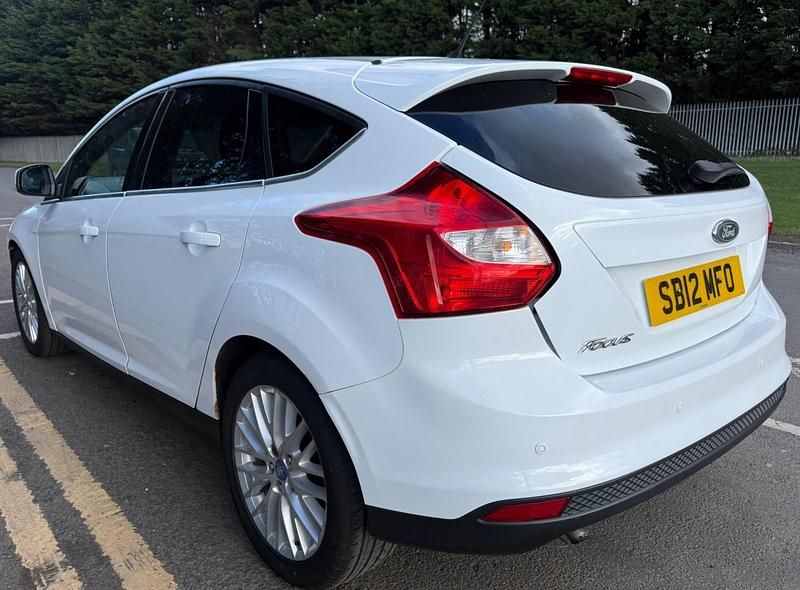 Used Ford Focus Zetec 2012 White Hatchback