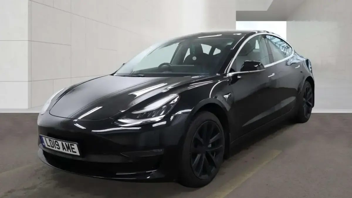 Usado Tesla Model 3 Standard Range 239 kW (325 HP) 2019 Preto Sedan