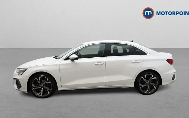 Usado Audi A3 S-Line 110 HP (80 kW) 2024 Branco Sedan