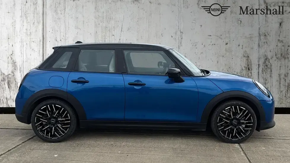 Used Mini Cooper Exclusive 114 kW (156 HP) 2026 Icy sunshine blue Hatchback