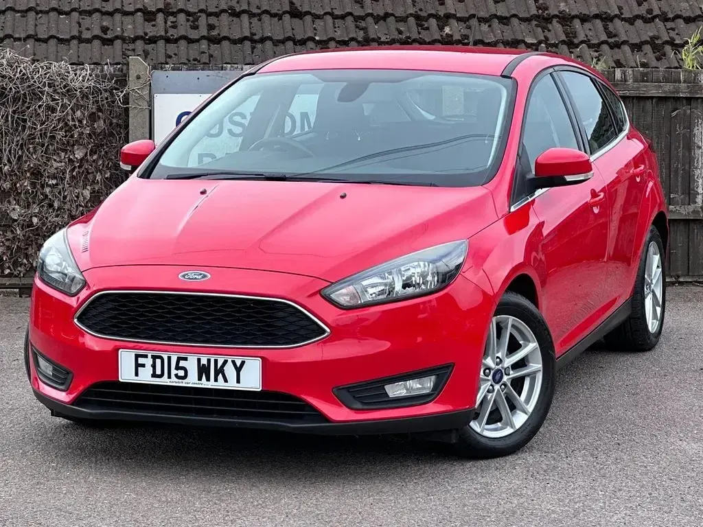 Used Ford Focus Zetec 98 HP (72 kW) 2015 Red Hatchback