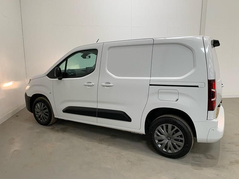 Used Citroën Berlingo 100 HP (73 kW) 2024 White MPV