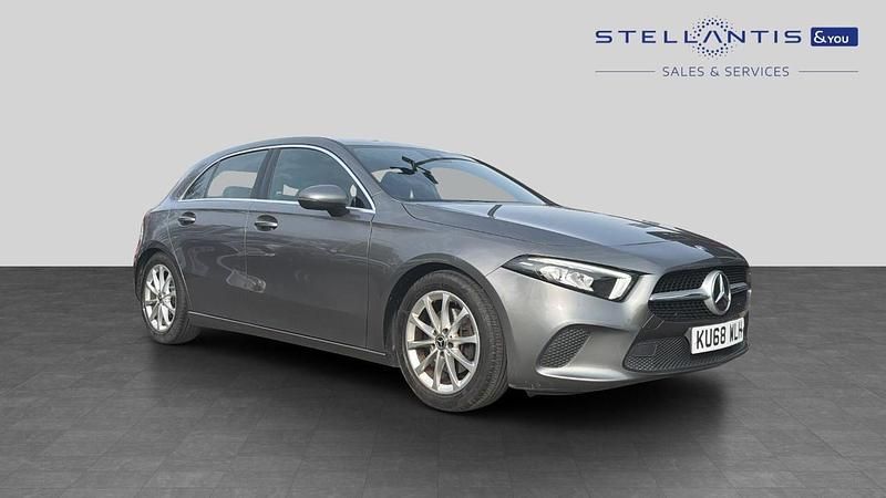 Usado Mercedes A200 161 HP (118 kW) 2018 Cinzento Citadino