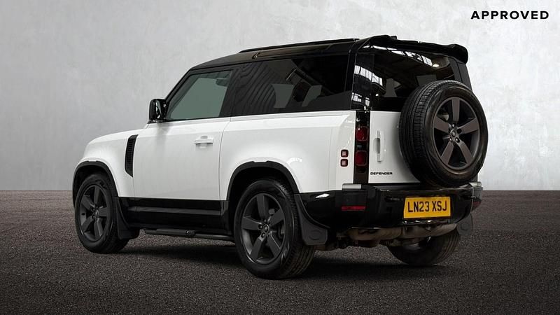 Used Land Rover Defender SE Dynamic 2023 White SUV