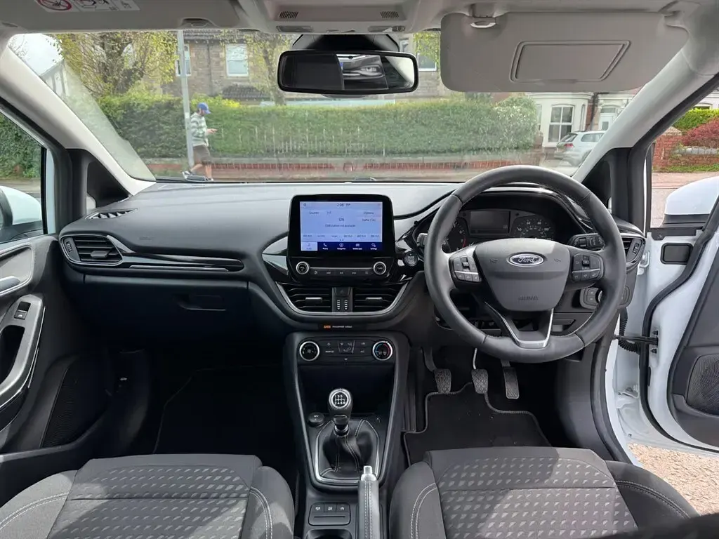 Used Ford Fiesta Titanium 95 HP (69 kW) 2021 White Hatchback