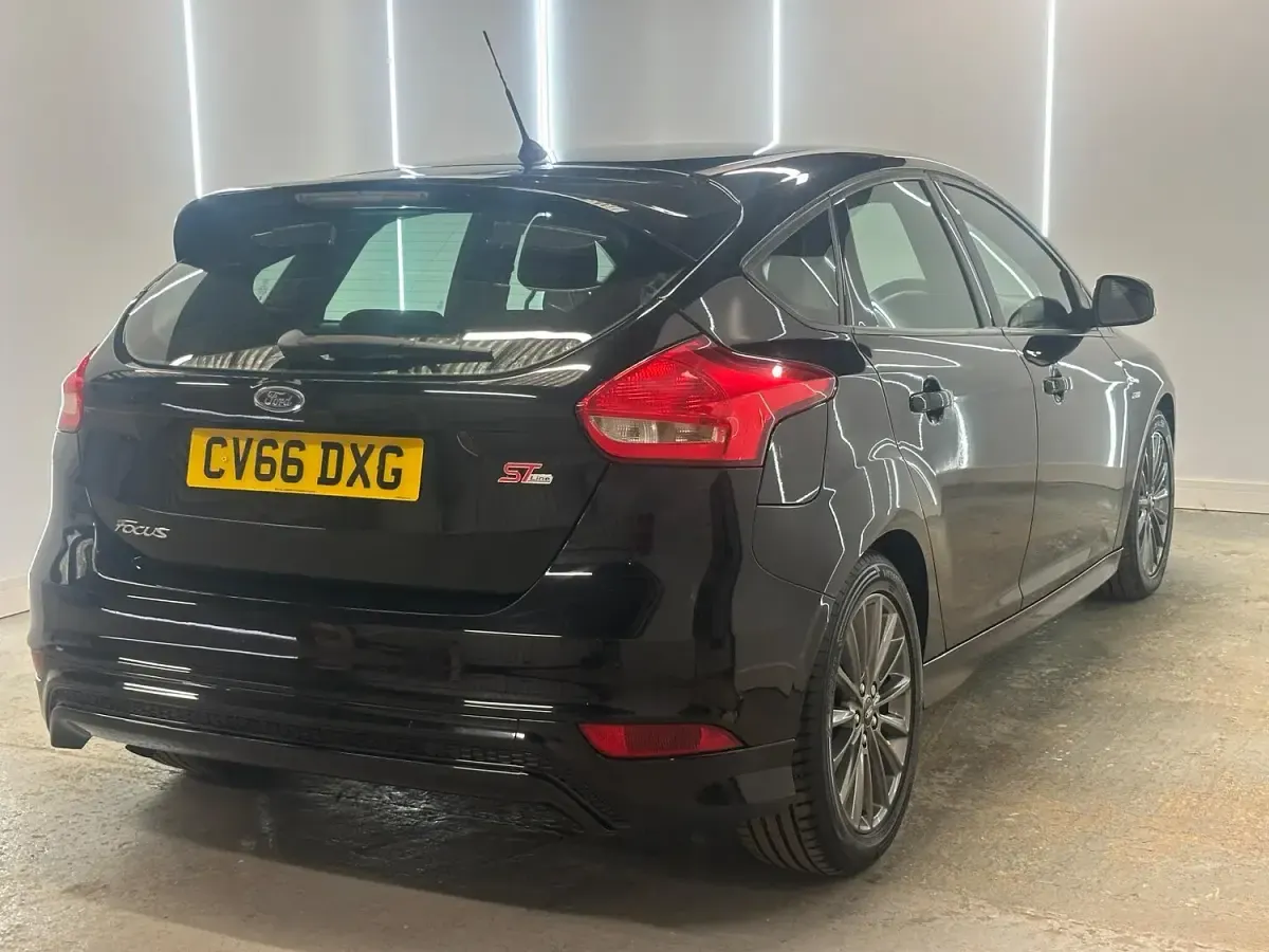 Used Ford Focus ST-Line 120 HP (88 kW) 2016 Black Hatchback