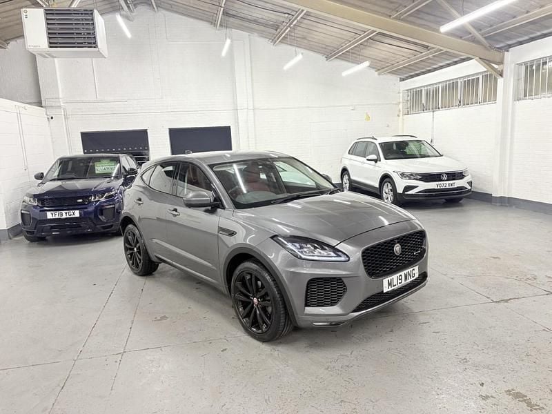 Usado Jaguar E-Pace R-Dynamic 180 HP (132 kW) 2019 Cinzento SUV