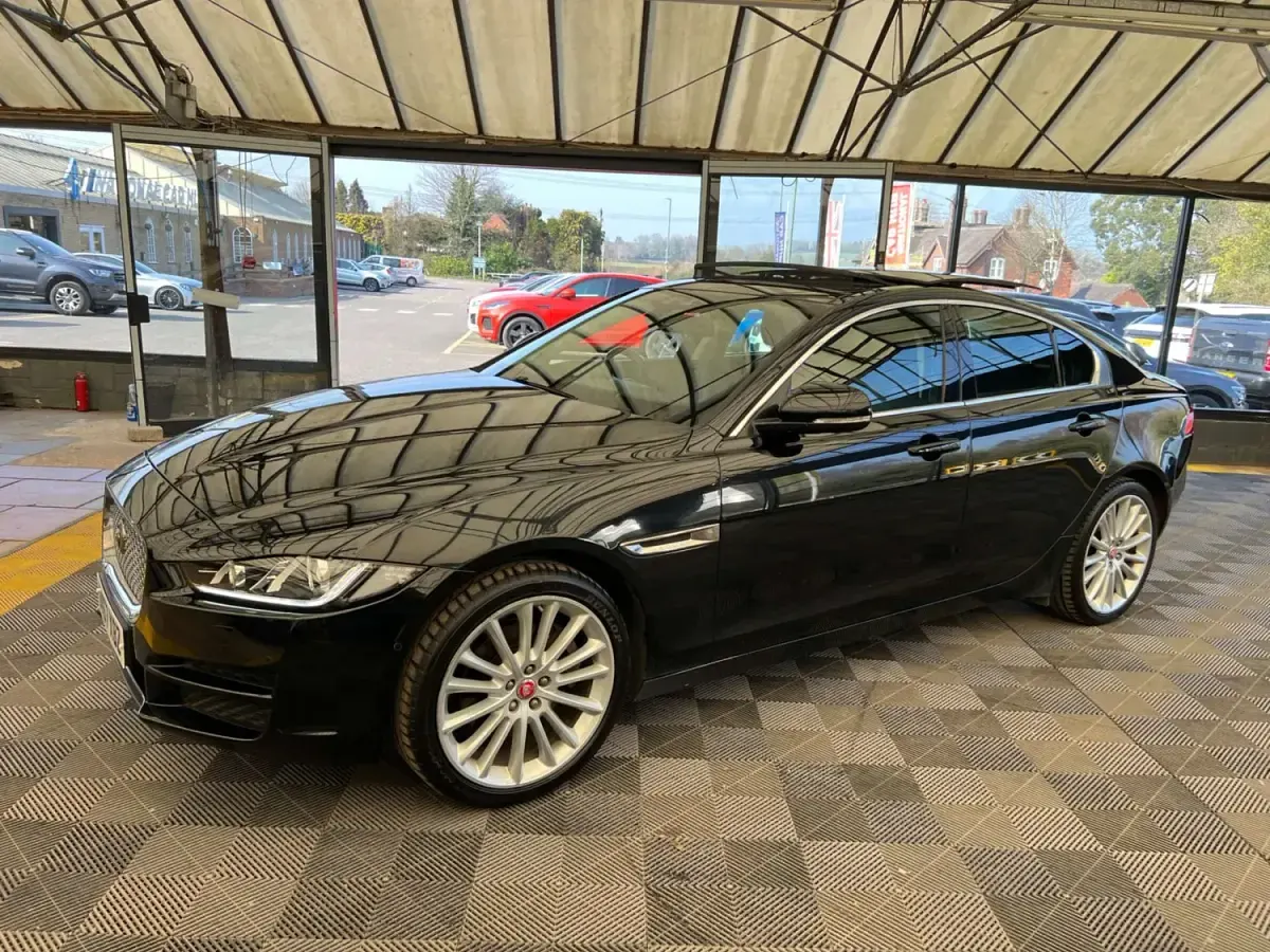 Gebraucht Jaguar XE Portfolio 240 PS (176 kW) 2017 Schwarz Limousine